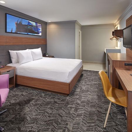 Studio Inn & Suites At Promenade Downey Εξωτερικό φωτογραφία