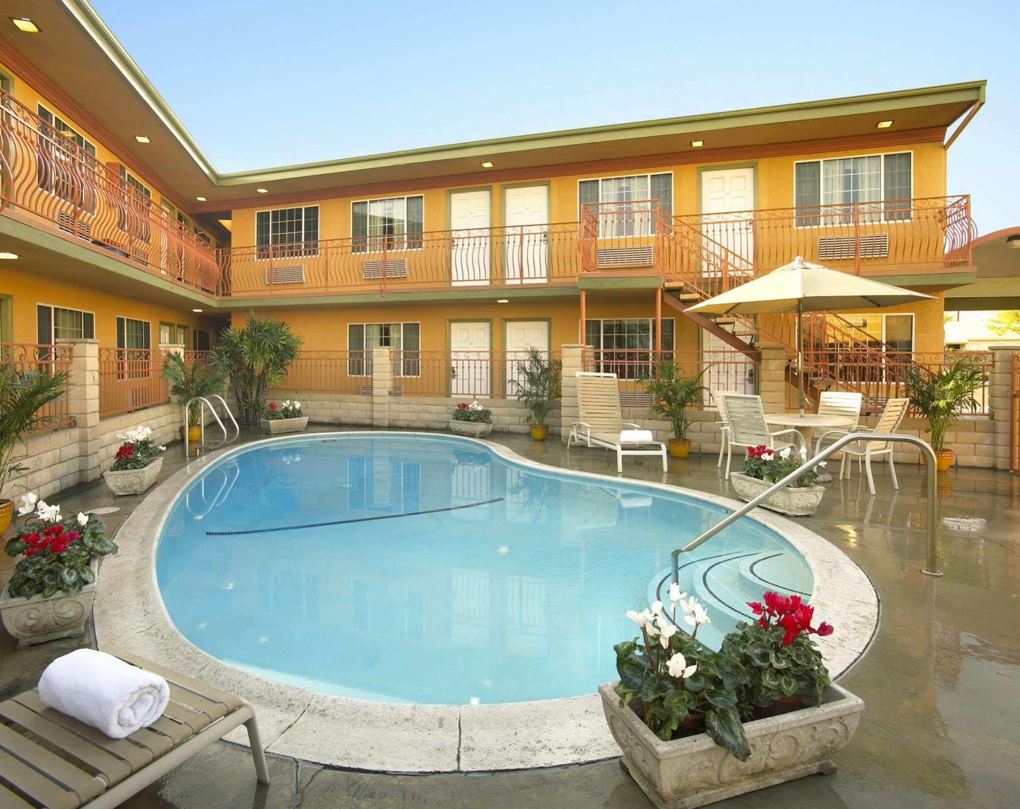 Studio Inn & Suites At Promenade Downey Εξωτερικό φωτογραφία